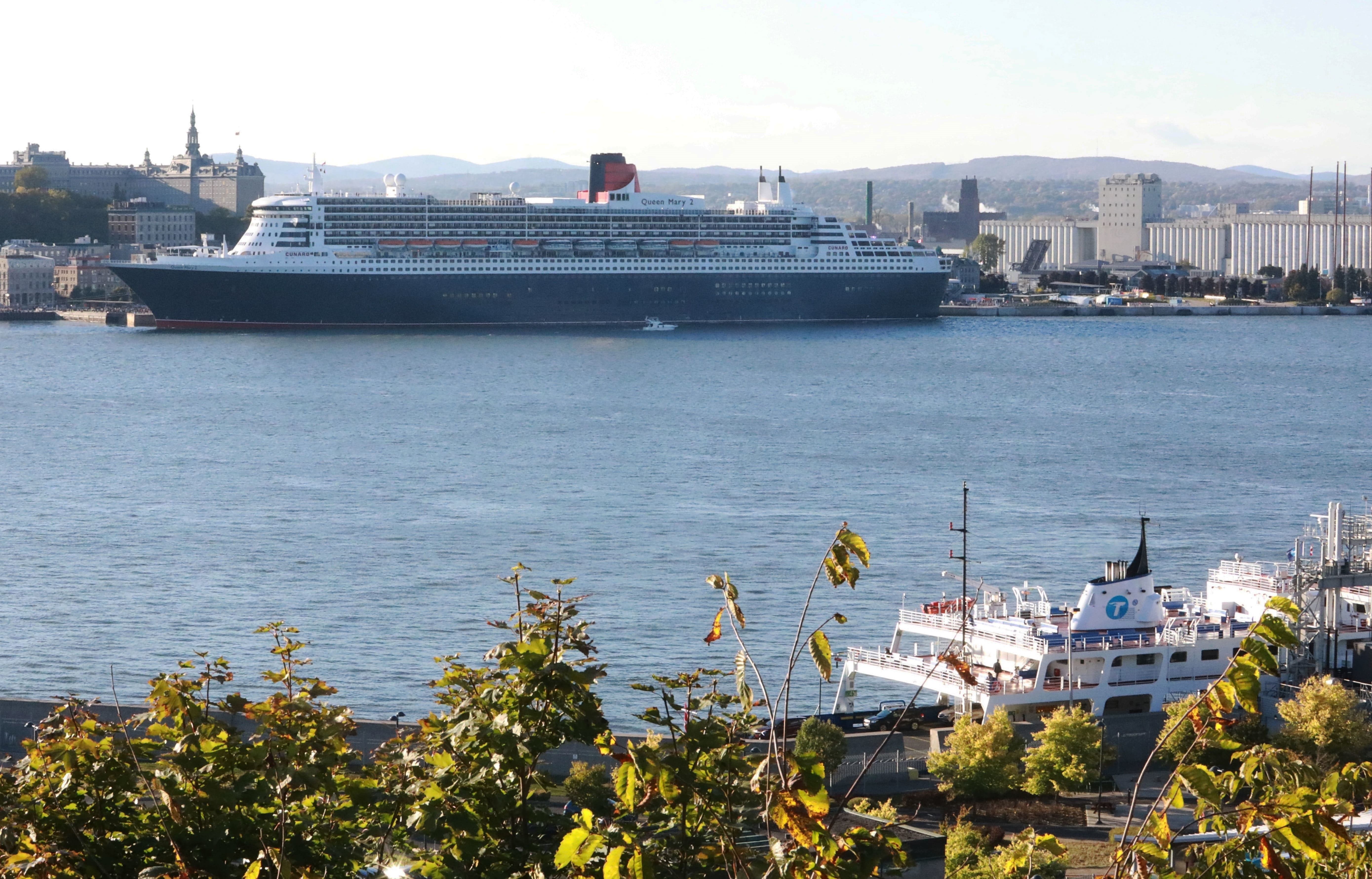 Le Queen Mary 2 quitte Québec