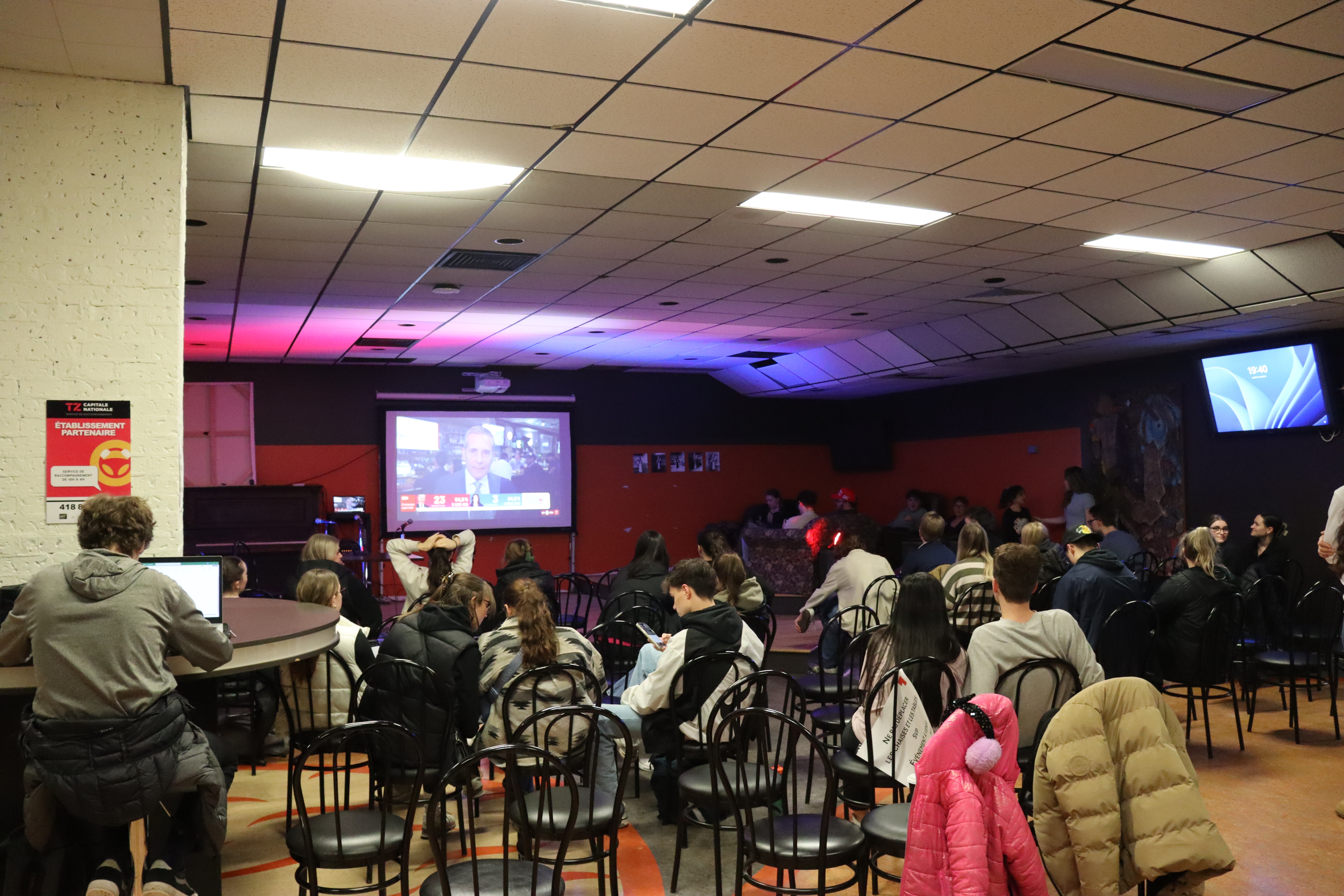 Soirée électorale entre professeurs et étudiants au Cégep de Lévis